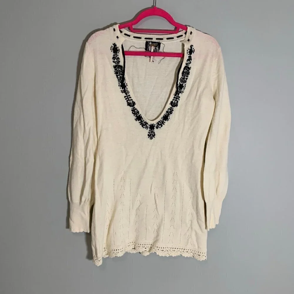 Free People Cream Embroidered Pointelle Crochet‎ Trim V-Neck Sweater Medium